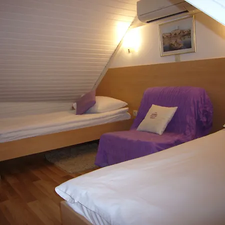 Kastel 1700 מלון