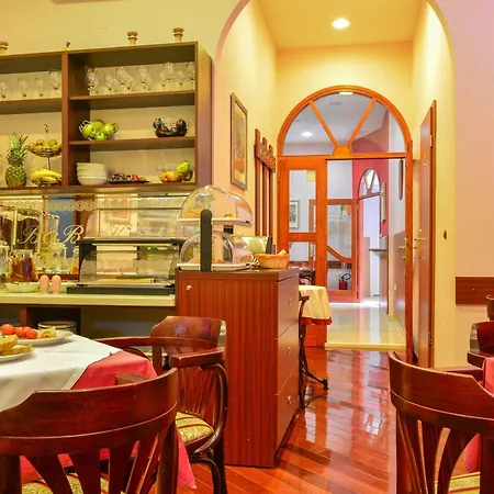 Hotel Kastel 1700 3*