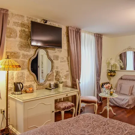 Hotel Kastel 1700 3*