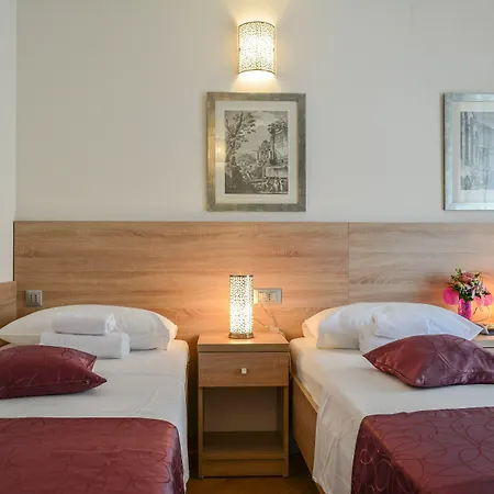 Kastel 1700 فندق 3*