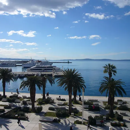 Kastel 1700 فندق 3*