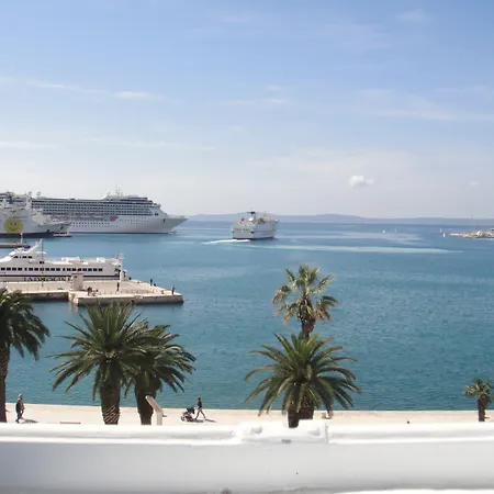 Kastel 1700 فندق 3*