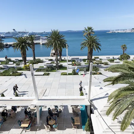 Kastel 1700 سبليت