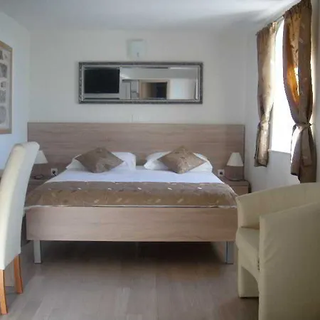 Hotel Kastel 1700 3*