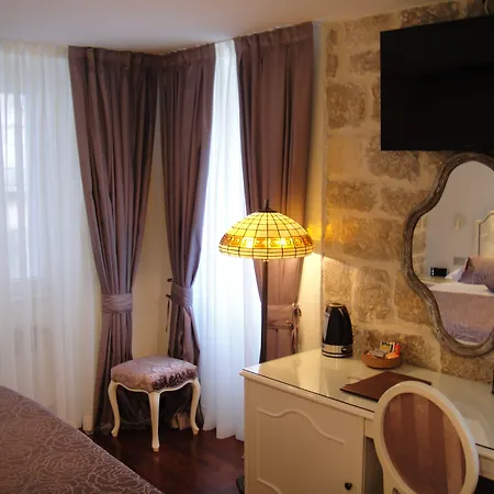 מלון Kastel 1700 3*