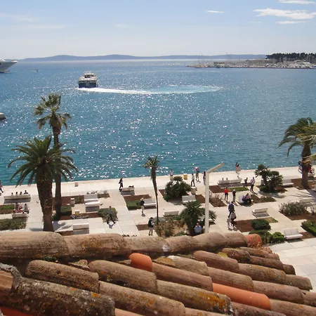 Kastel 1700 Hotell 3*