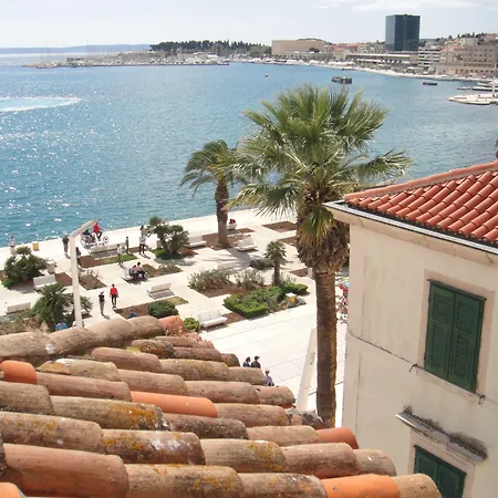 Kastel 1700 Hotell 3*