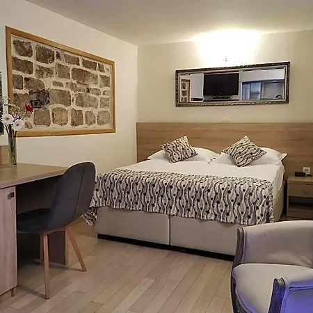 Ξενοδοχείο Kastel 1700 3*