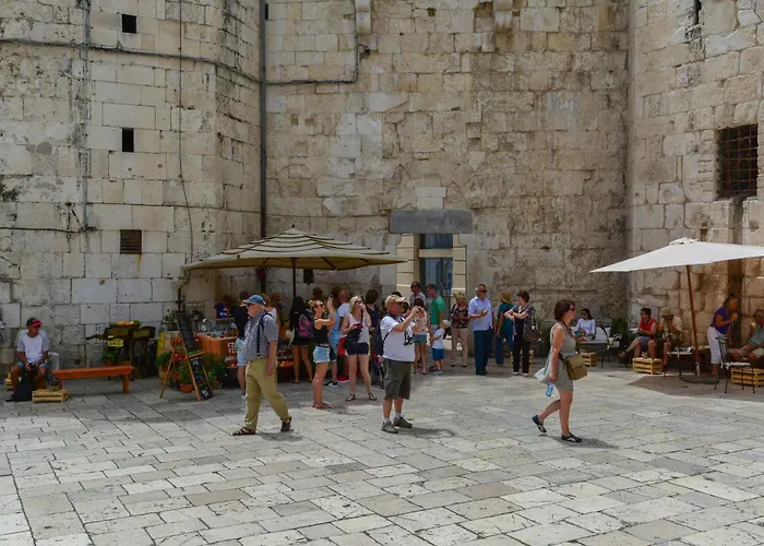 Kastel 1700 3* Split