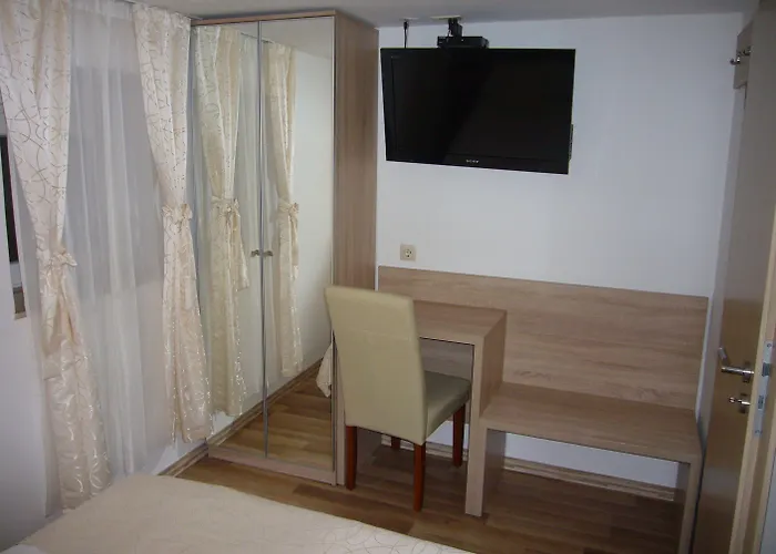 Kastel 1700 Hotell 3*