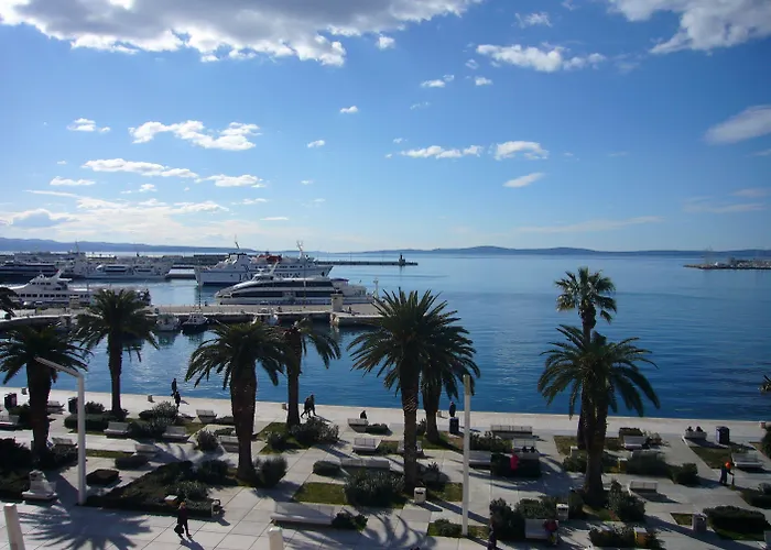 Kastel 1700 Hotell 3*