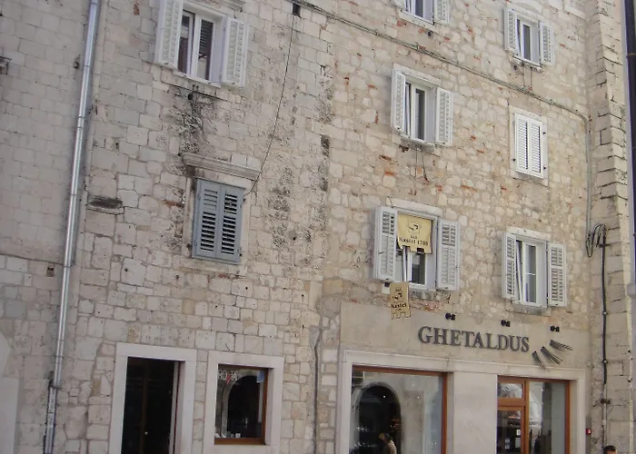 Kastel 1700 3* Split