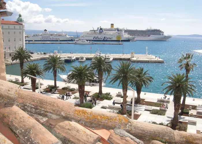 Kastel 1700 Hotell 3*