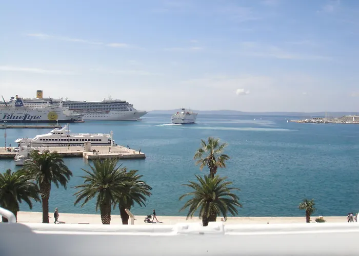 Kastel 1700 Hotell 3*